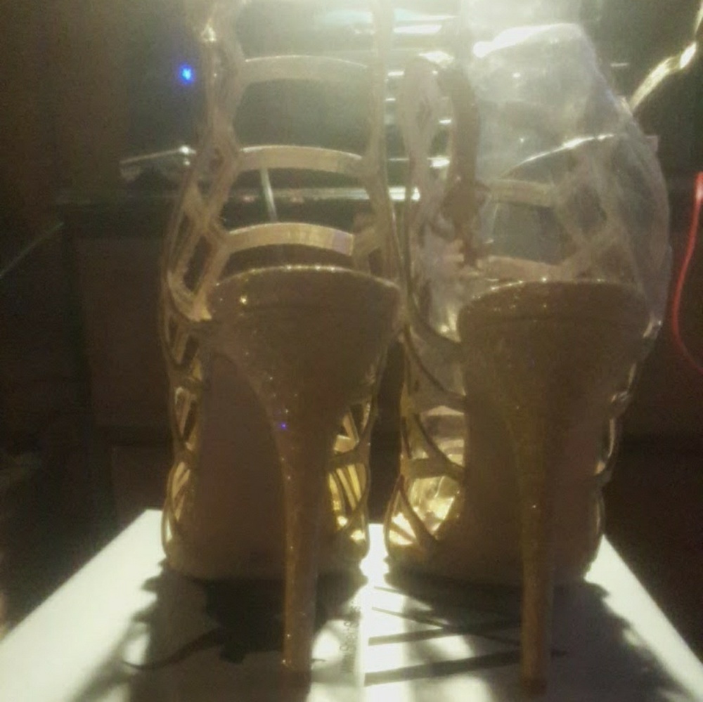 Shoes - Picture 2 of 6